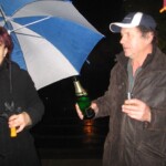 půlnoční novoroční přípitek před kostelem (počasí nepřálo - pršelo) adorace-a-novorocni-pripitek-17