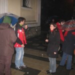 půlnoční novoroční přípitek před kostelem (počasí nepřálo - pršelo) adorace-a-novorocni-pripitek-18