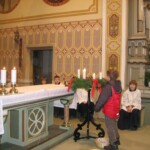 sfoukáváni svíček na adventním věnci dětmi za závěr bohoslužby adventni-ohlednuti06.jpg