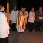 žehnání ohně před kostelem bila-sobota24.jpg