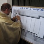 zahájení akce "Kup si svůj chodník" nedele-vzkriseni25.jpg