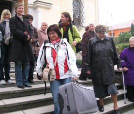 odjezd-a-prijezd-poutniku17