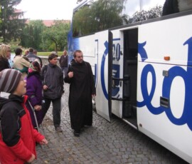 odjezd-a-prijezd-poutniku32