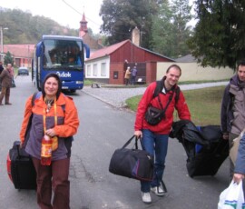 odjezd-a-prijezd-poutniku61